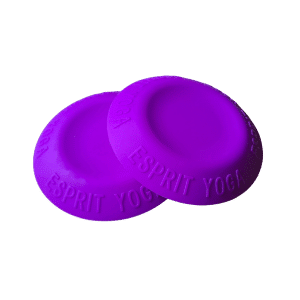 Yoga pads Esprit Yoga mauves utilisés pour protéger les poignets et les genoux pendant la pratique du yoga